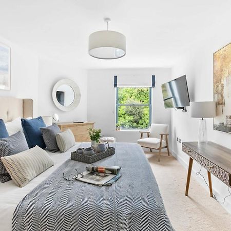 A7 Masts - Striking Beach Bolthole Apartment With Beautiful Sea Views Private Balcony & Parking Torquay Buitenkant foto