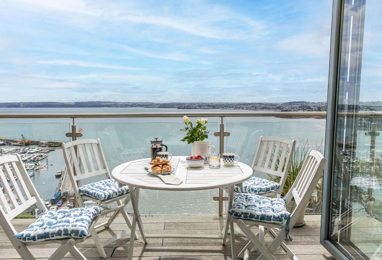 A7 Masts - Striking Beach Bolthole Apartment With Beautiful Sea Views Private Balcony & Parking Torquay Buitenkant foto