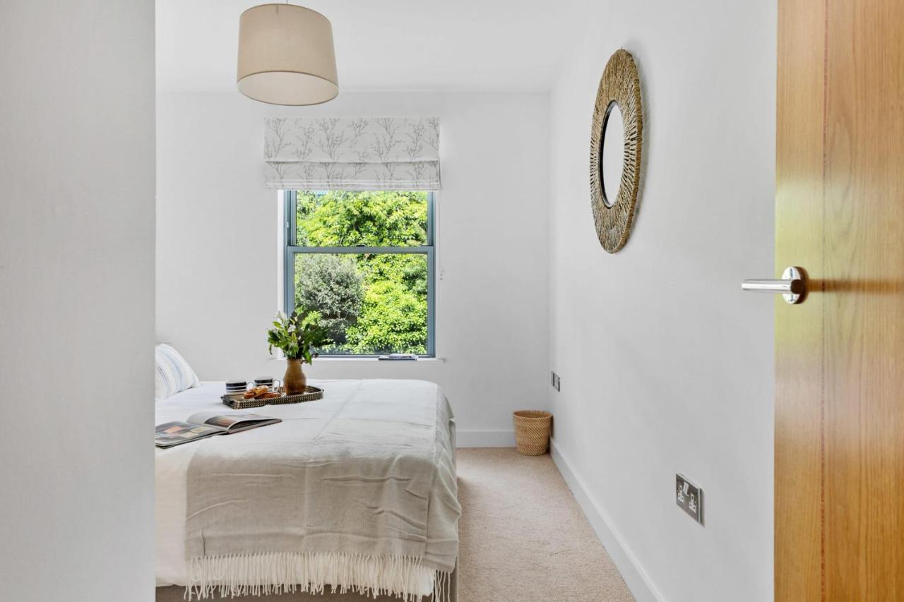 A7 Masts - Striking Beach Bolthole Apartment With Beautiful Sea Views Private Balcony & Parking Torquay Buitenkant foto