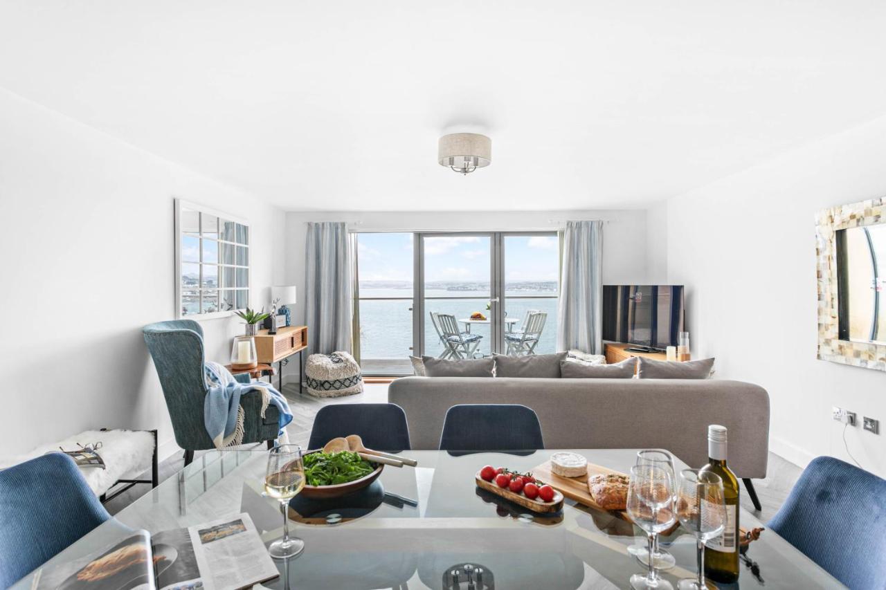 A7 Masts - Striking Beach Bolthole Apartment With Beautiful Sea Views Private Balcony & Parking Torquay Buitenkant foto