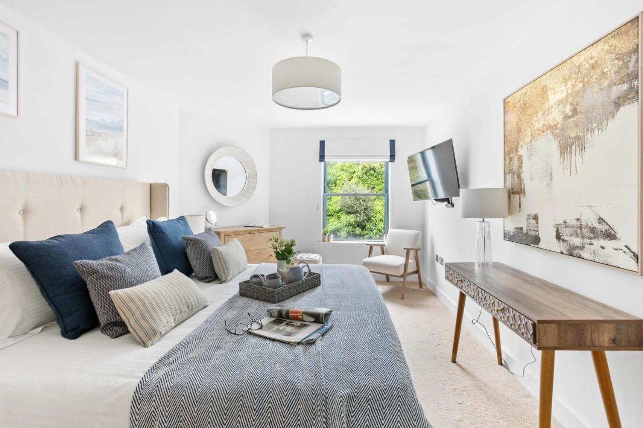 A7 Masts - Striking Beach Bolthole Apartment With Beautiful Sea Views Private Balcony & Parking Torquay Buitenkant foto