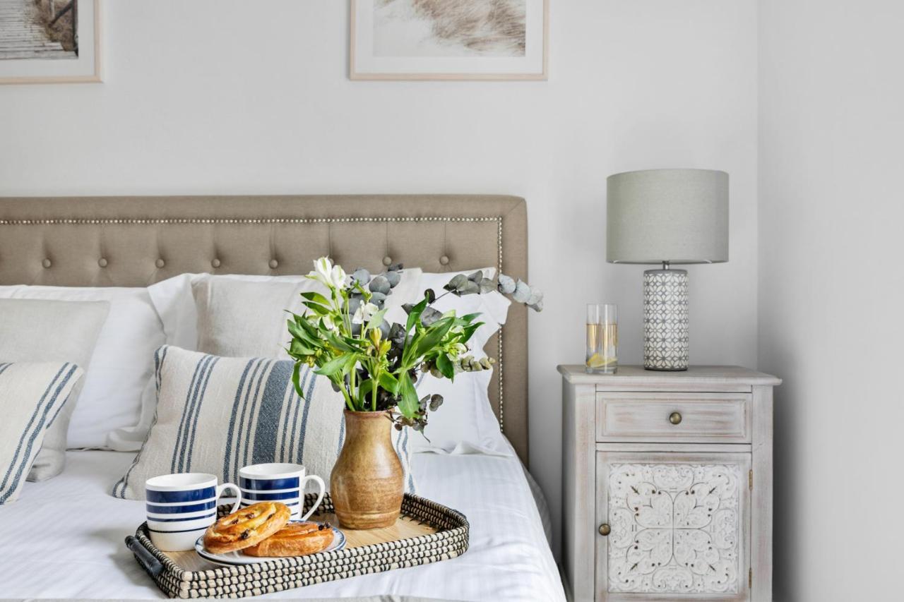 A7 Masts - Striking Beach Bolthole Apartment With Beautiful Sea Views Private Balcony & Parking Torquay Buitenkant foto