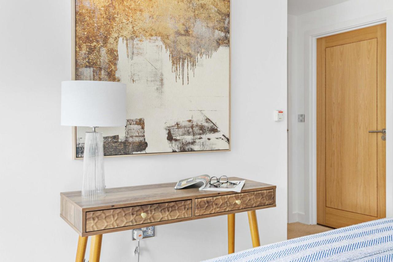A7 Masts - Striking Beach Bolthole Apartment With Beautiful Sea Views Private Balcony & Parking Torquay Buitenkant foto