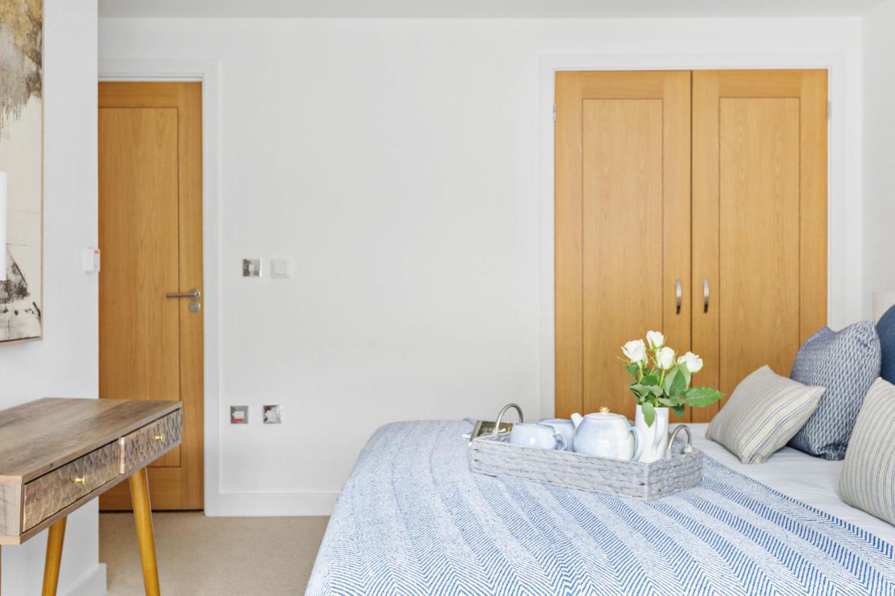 A7 Masts - Striking Beach Bolthole Apartment With Beautiful Sea Views Private Balcony & Parking Torquay Buitenkant foto