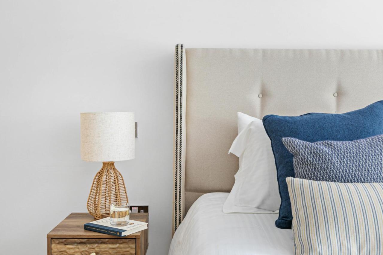 A7 Masts - Striking Beach Bolthole Apartment With Beautiful Sea Views Private Balcony & Parking Torquay Buitenkant foto