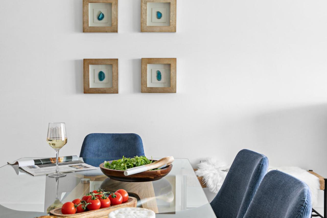 A7 Masts - Striking Beach Bolthole Apartment With Beautiful Sea Views Private Balcony & Parking Torquay Buitenkant foto